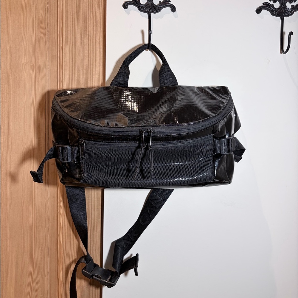 Calpak Terra sling black